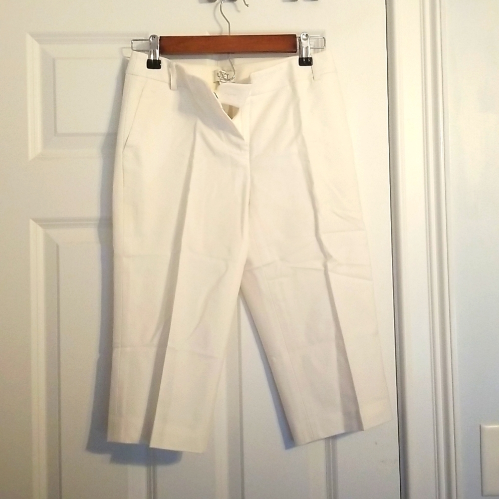 Ann Taylor LOFT White Capri Pants, Petites Size 0P